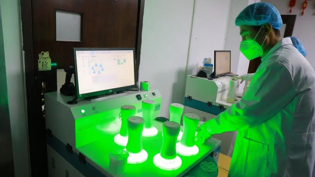 夜访海淀区(中药配方颗粒)调剂中心:首批“扶正固表方”已配送社区医院,免费发放